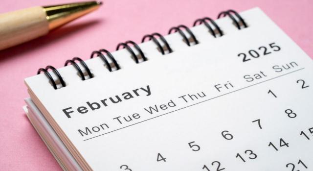 Tercera edición de la Norma de Contabilidad NIIF para las PYMES Tercera edición de la Norma de Contabilidad NIIF para las PYMES. Imagen de un calendario en el mes de febrero junto a un boligrafo