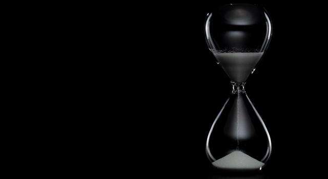 Como contabilizar la amortización cuando cambian las estimaciones Como contabilizar la amortización cuando cambian las estimaciones. Imagen de un reloj de arena